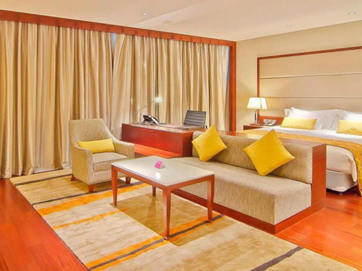 Crowne Plaza Kochi hotel slide-4