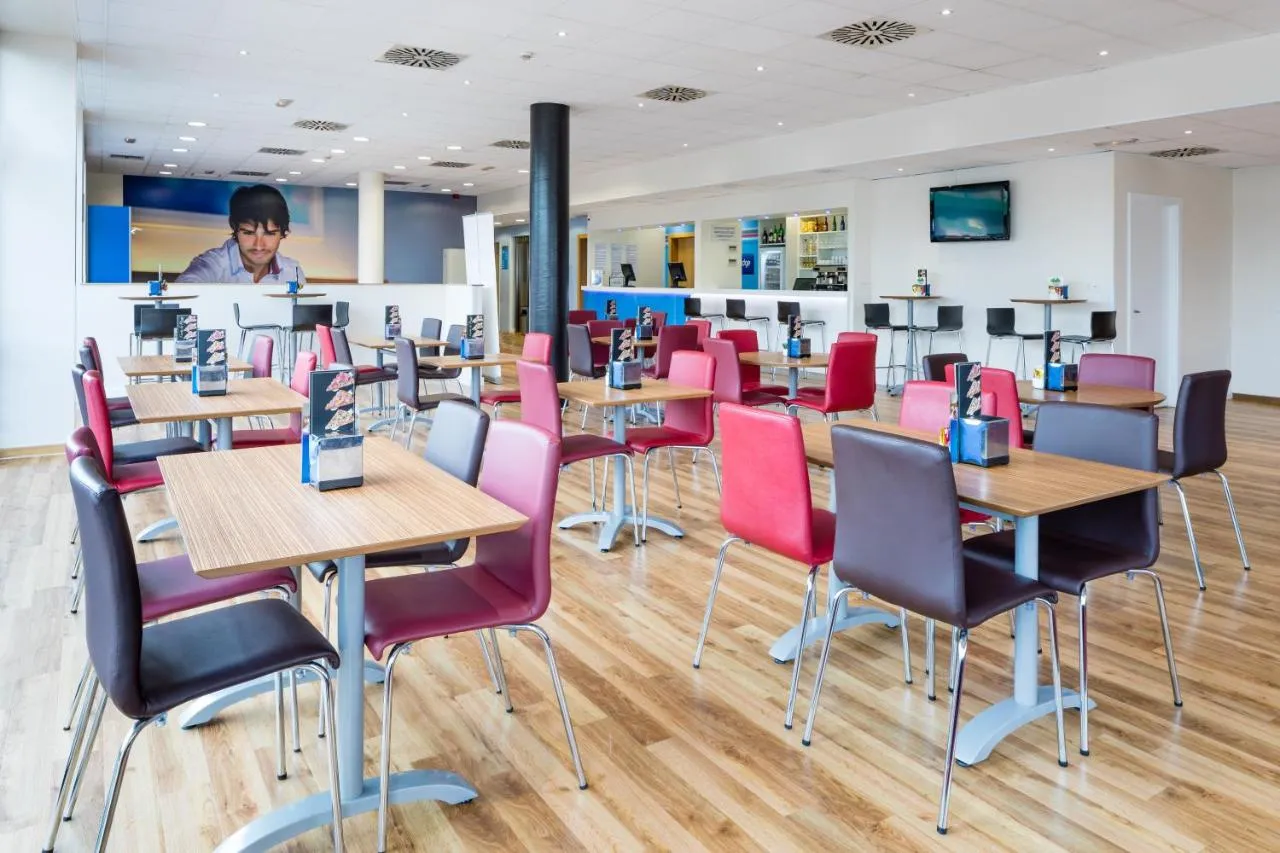 Travelodge Barcelona Fira-2