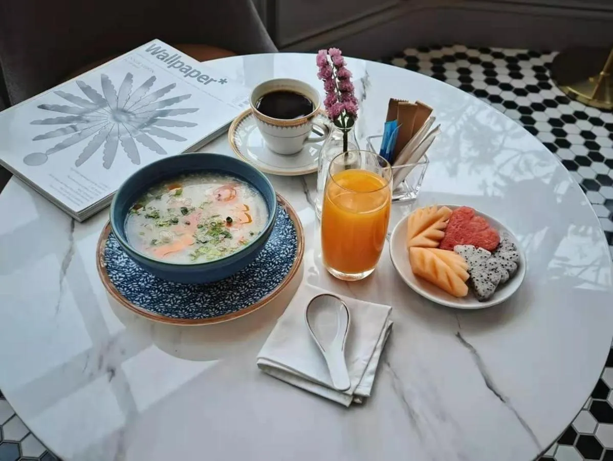 Montien Hotel Surawong Bangkok-1