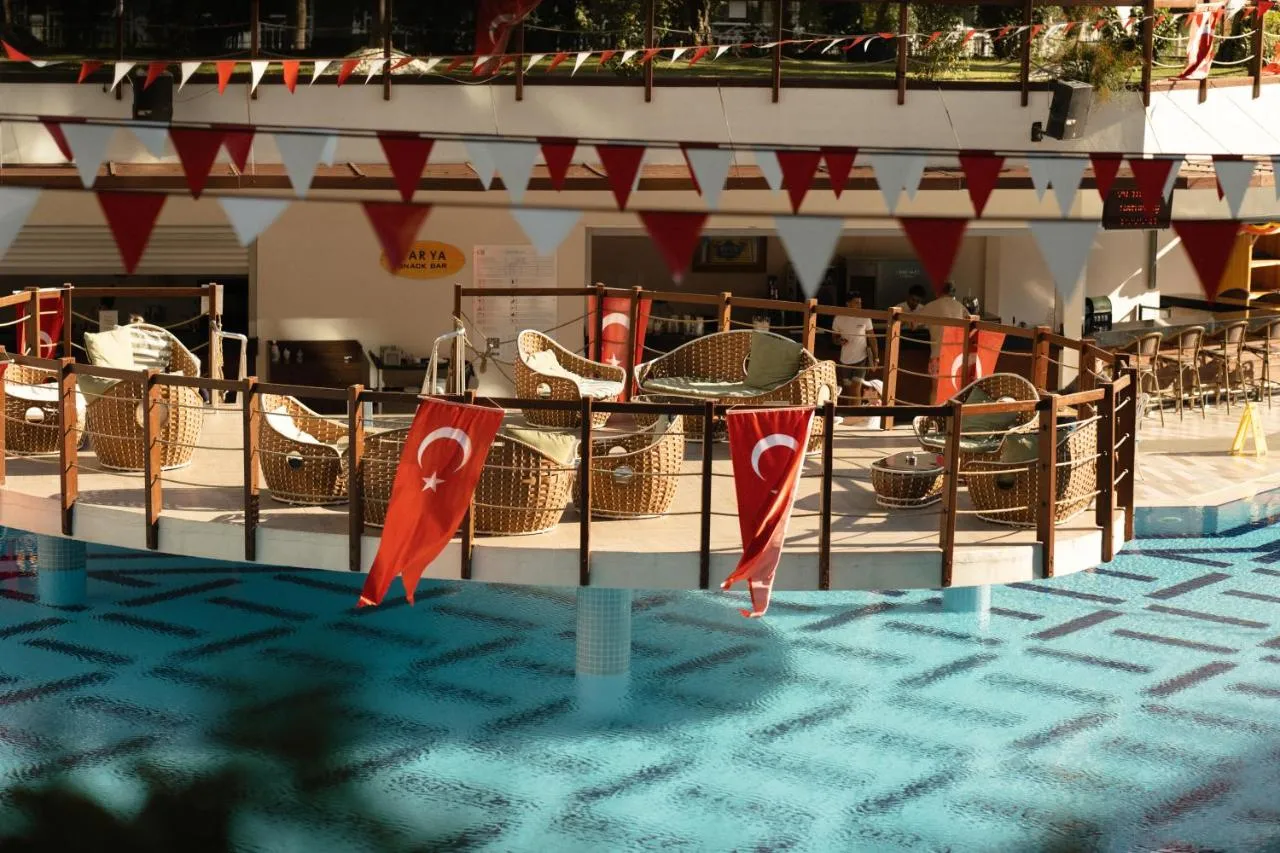 Castival Hotel slide-4