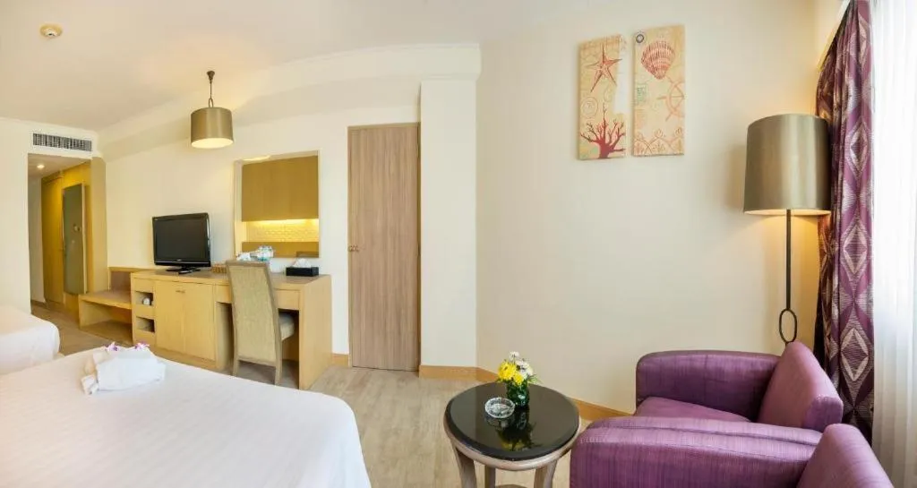 Jomtien Palm Beach Hotel and Resort-2