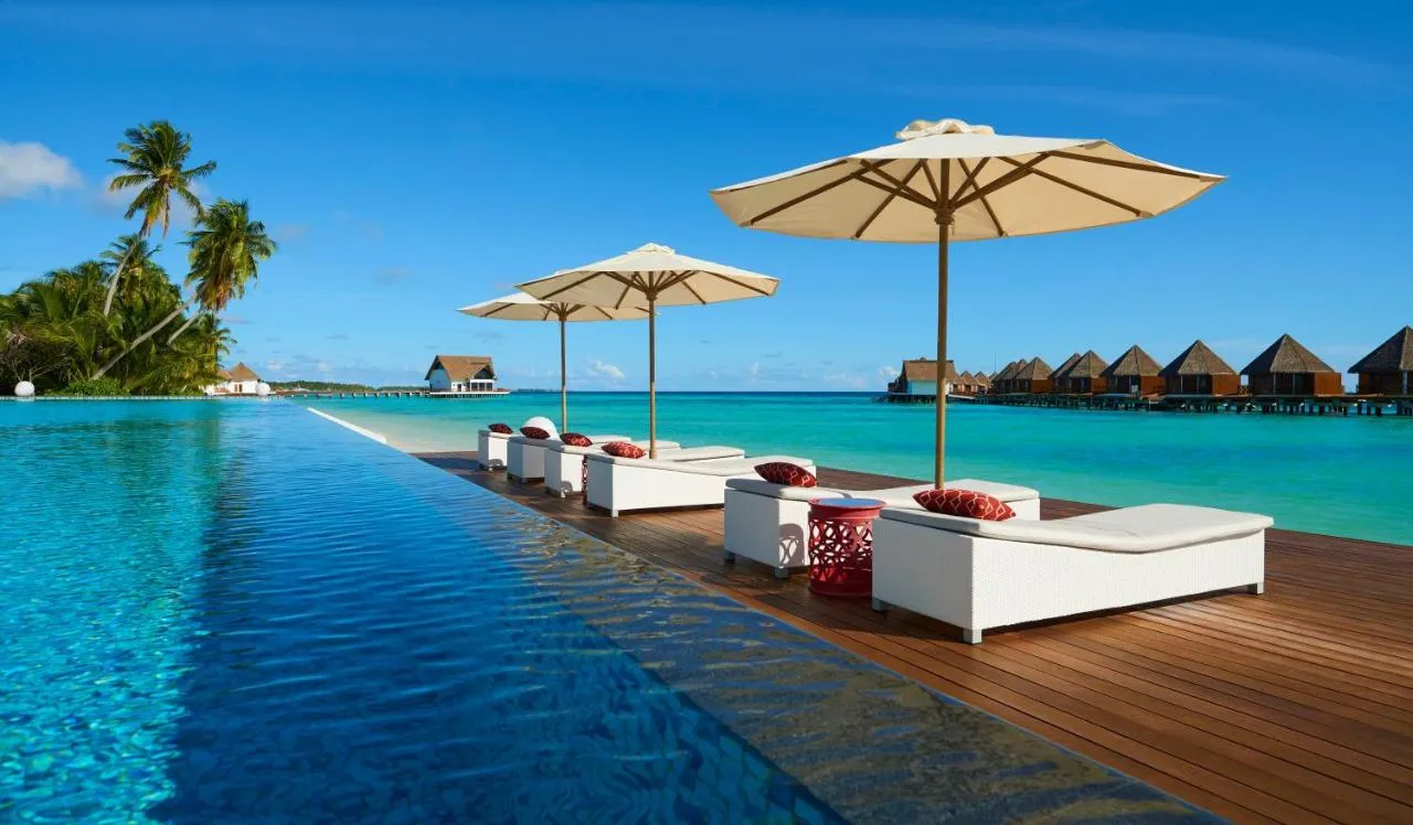 Mercure Maldives Kooddoo Resort Hotel slide-4
