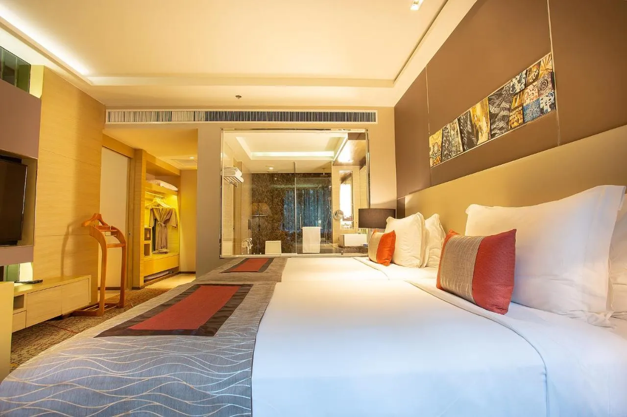 Graceland Bangkok by Grace Hotel slide-4