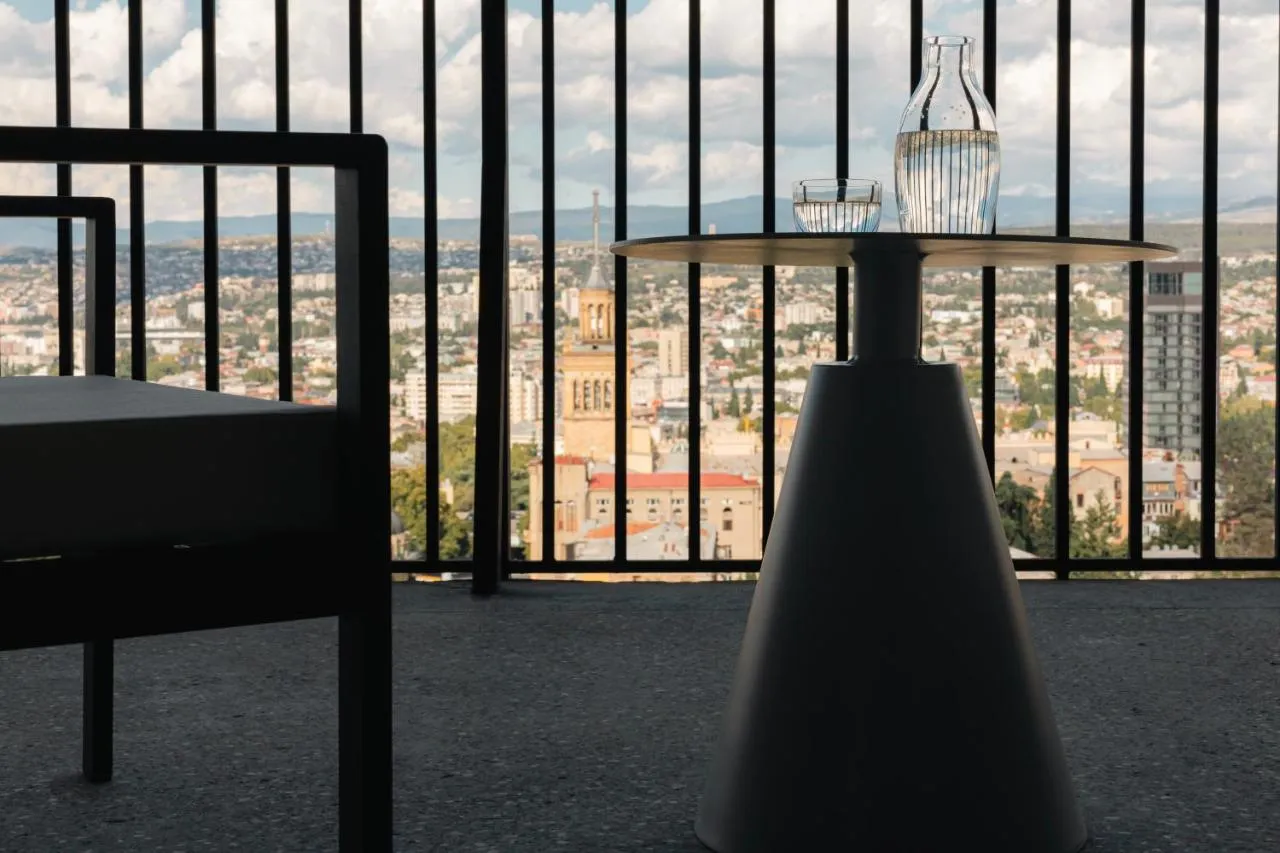 Castor & Pollux Hotel slide-3