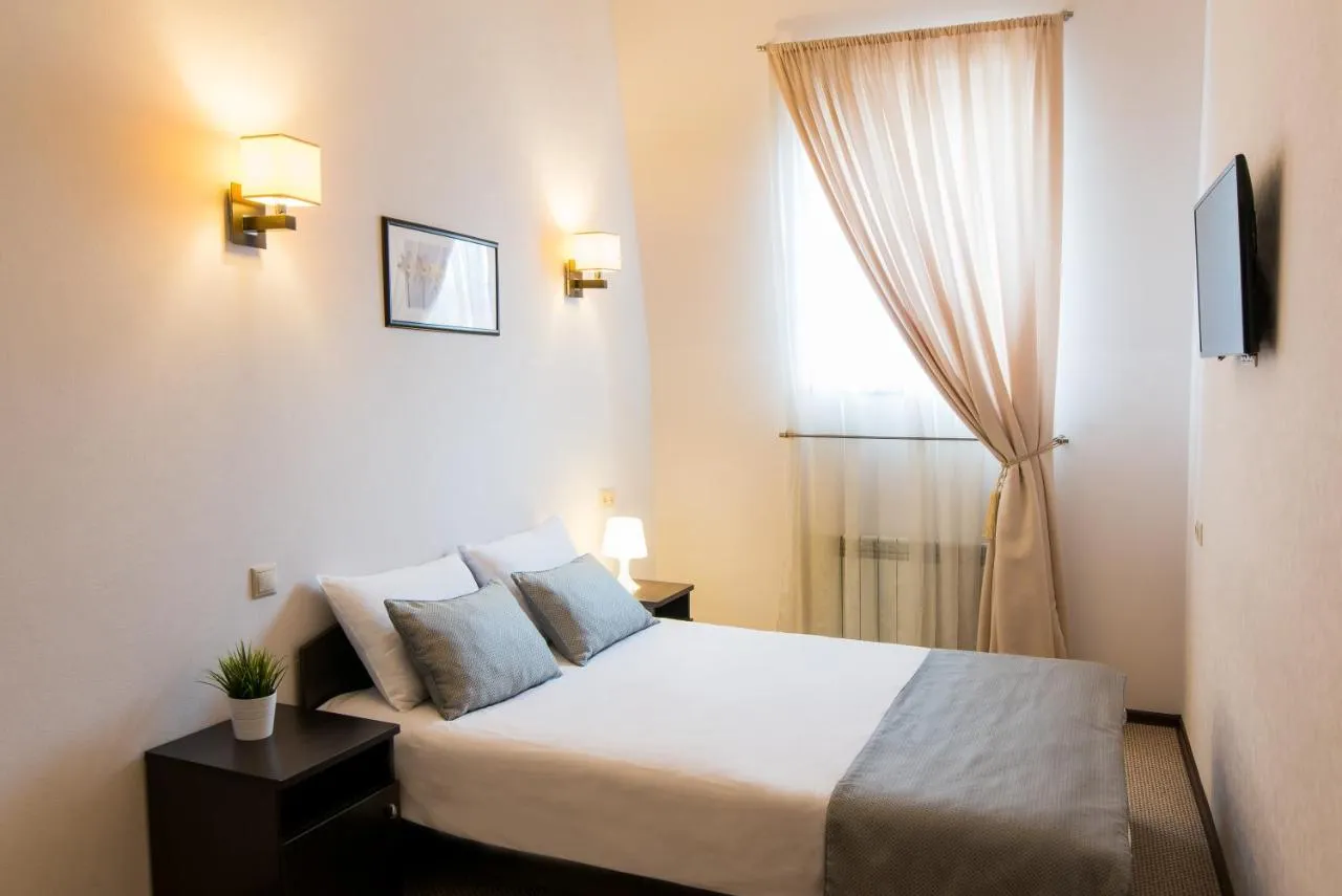 Maksim Gorkiy Hotel slide-4