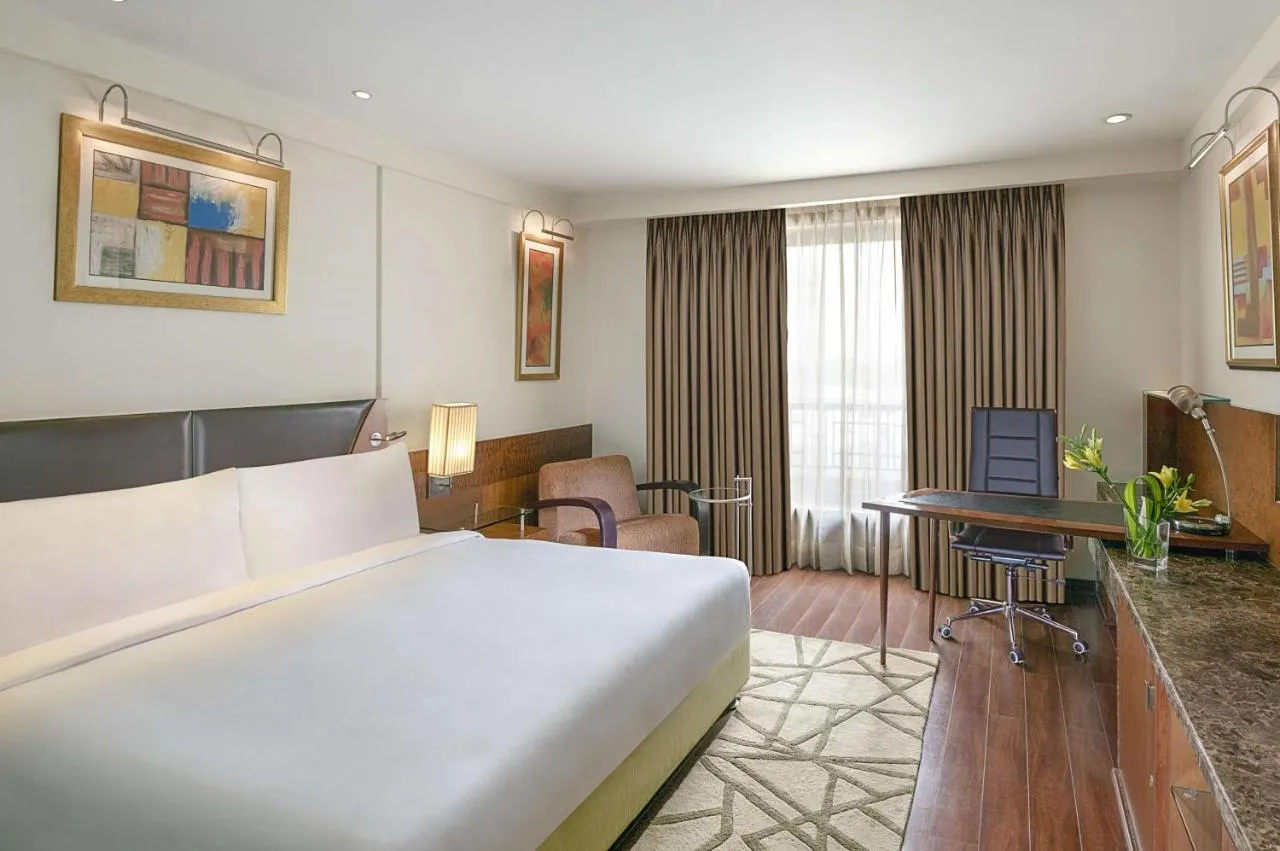 Radisson Blu Plaza Delhi Airport slide-4