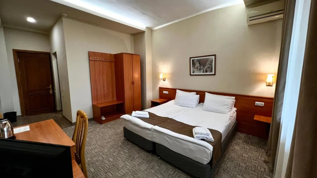 Olympia Garden Hotel-2
