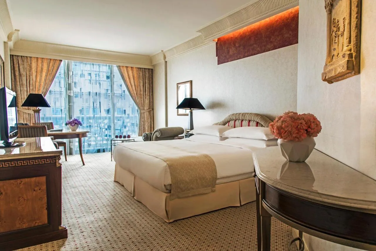 InterContinental Phoenicia Beirut slide-5