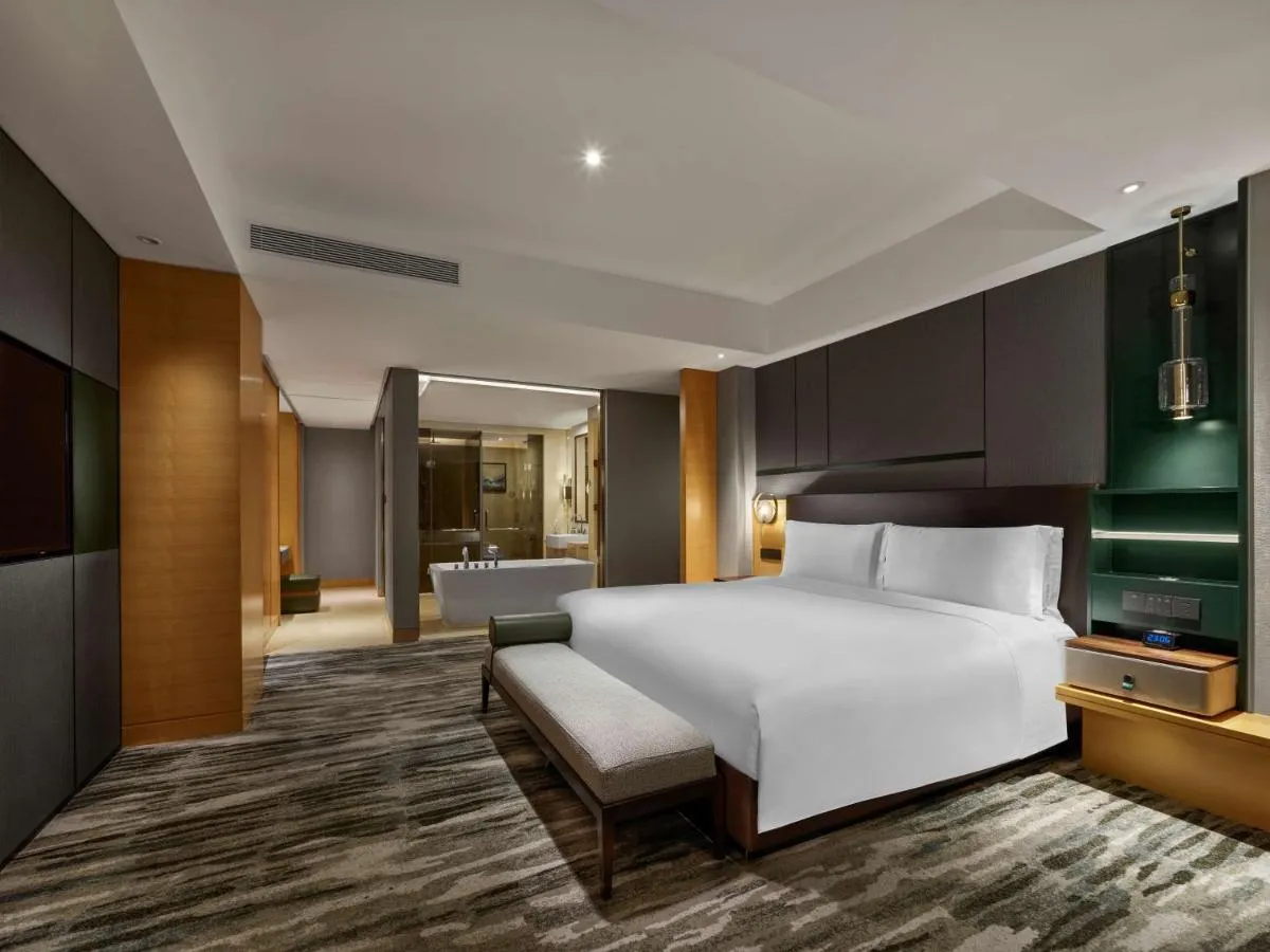 Hilton Shanghai Hongqiao hotel slide-5