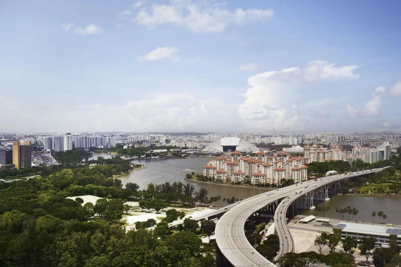 Ritz Carlton Millenia hotel slide-3