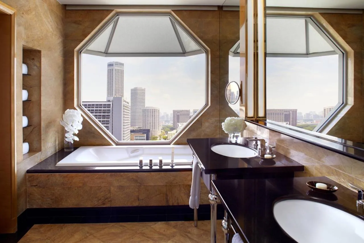 Ritz Carlton Millenia hotel slide-4