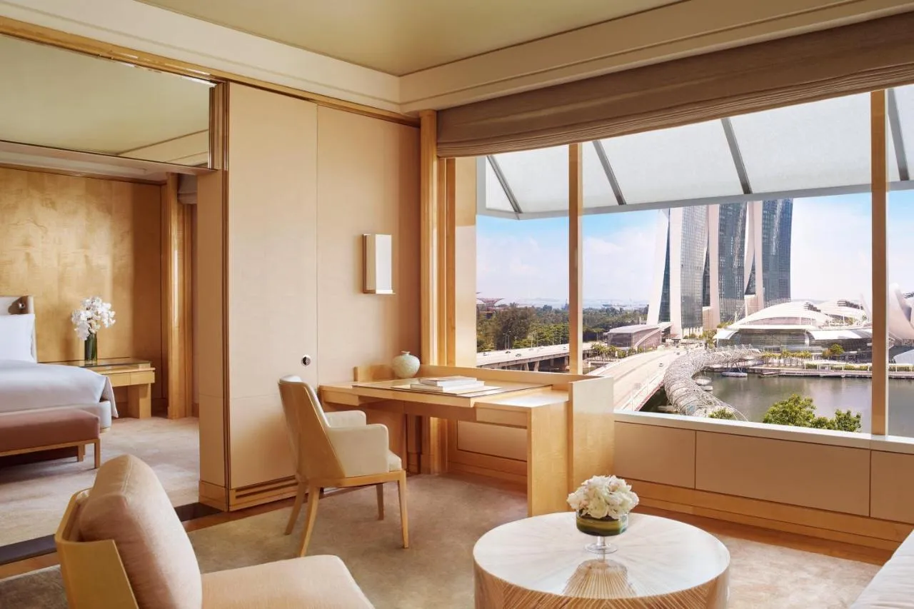 Ritz Carlton Millenia hotel slide-5