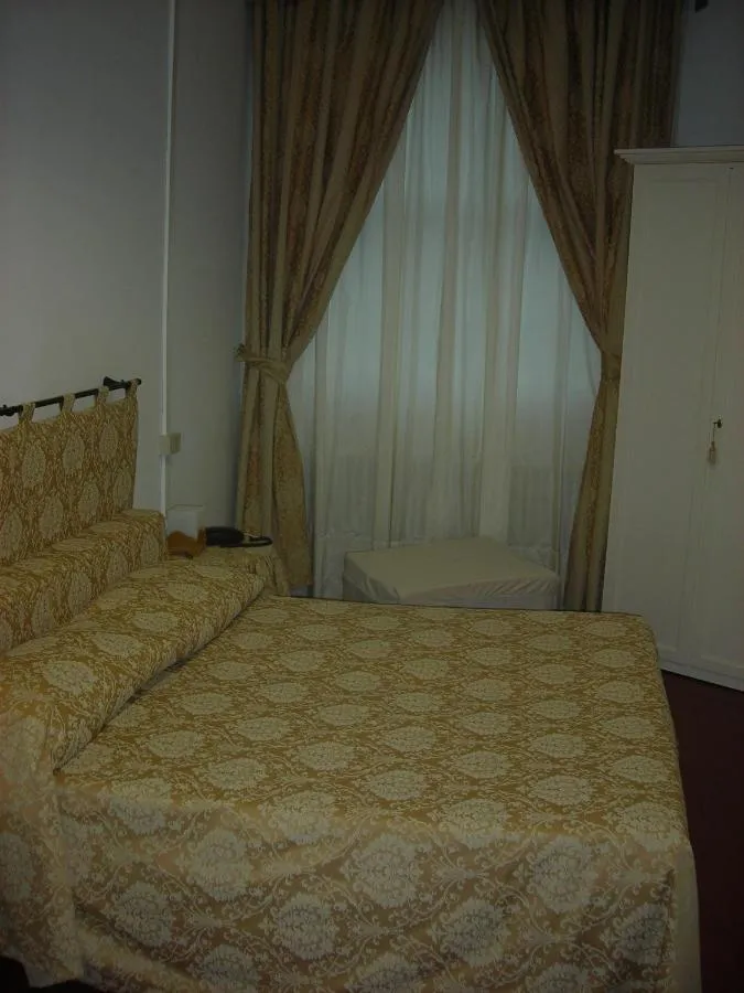 Hotel Agli Artisti slide-5