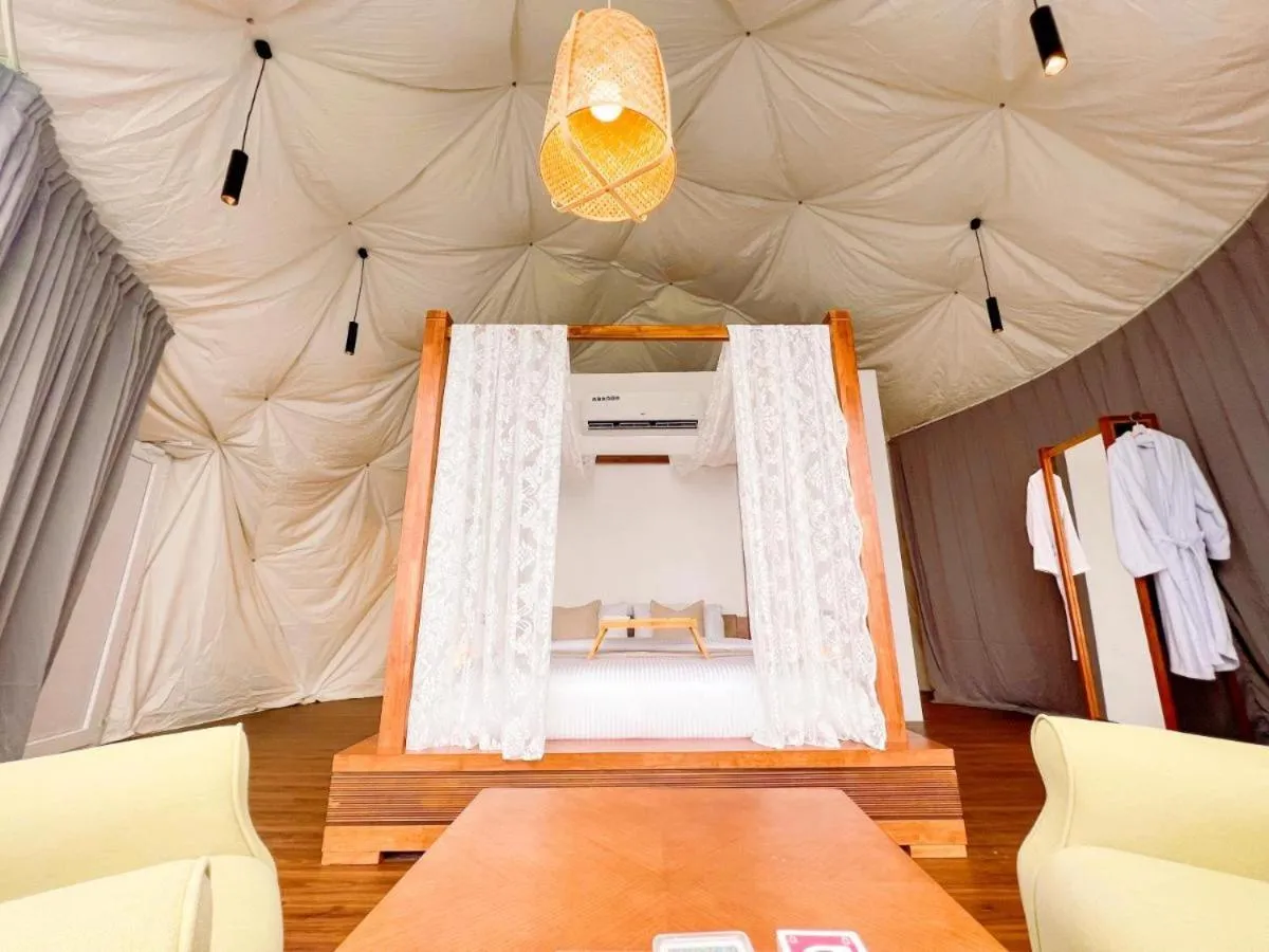 Serene Oman Glamping slide-4