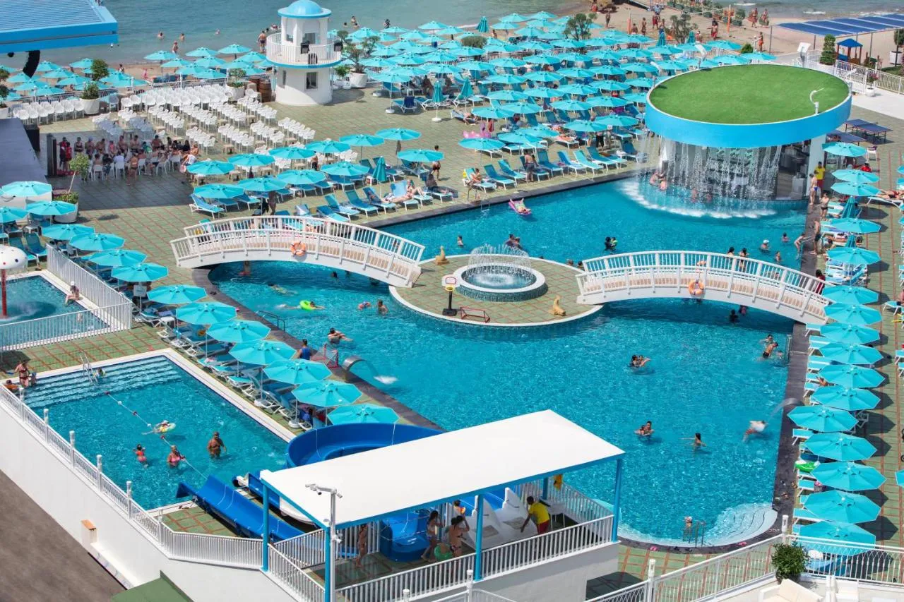 Granada Luxury Beach slide-5