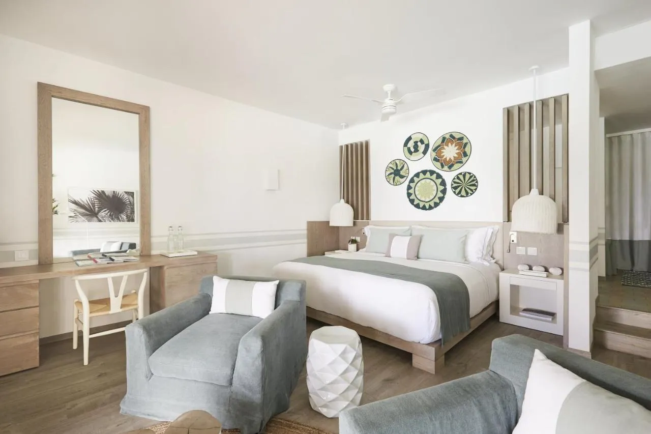 LUX Grand Gaube Resort & Villas slide-4