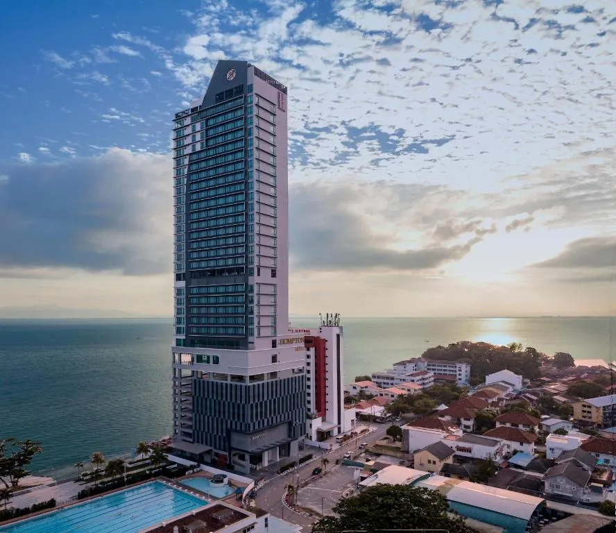 Hompton Hotel by the Beach-1