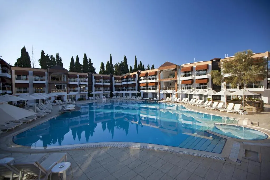 Risa Hotel-1