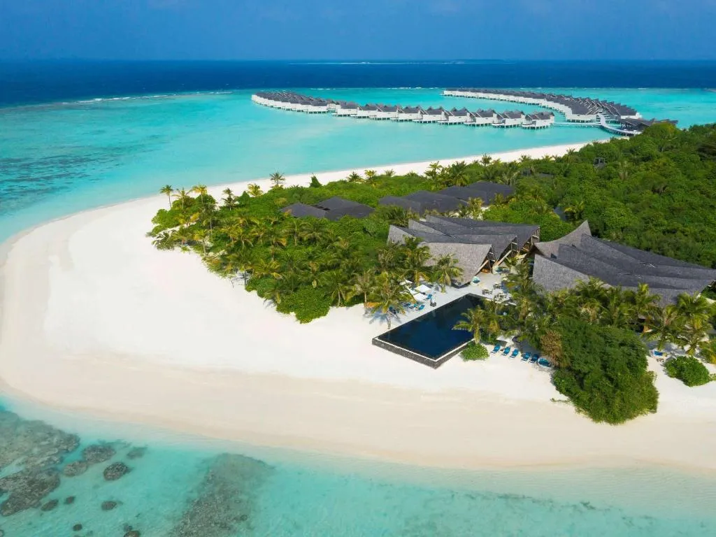 Mӧvenpick Resort Kuredhivaru Maldives-1