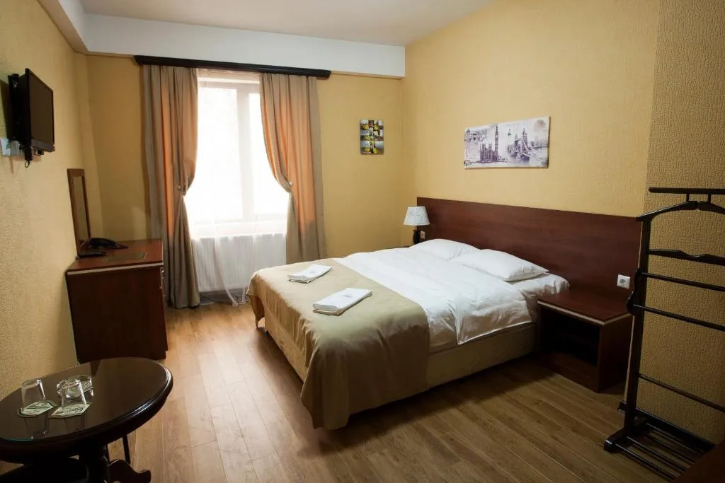 Lords Hotel-1