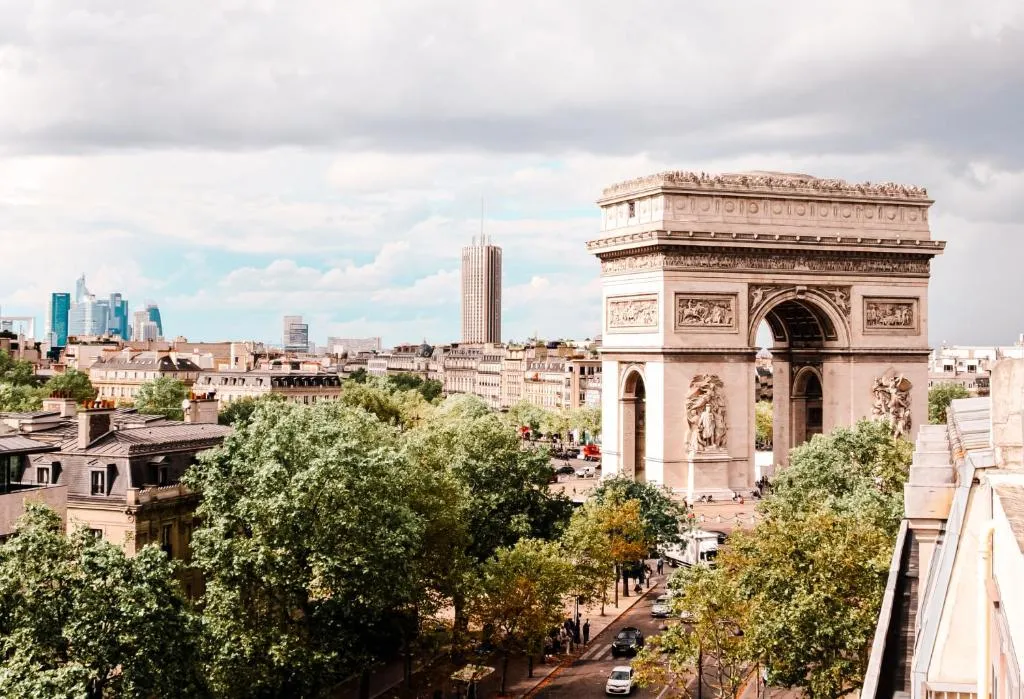 Radisson Blu Hotel Champs Elysees, Paris-1