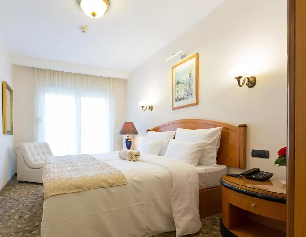Hotel Sterling Garni-1