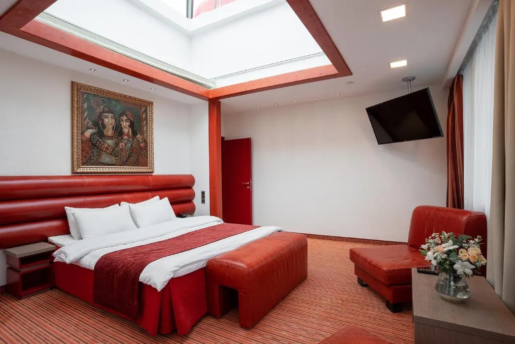 Red Stars Hotel-1