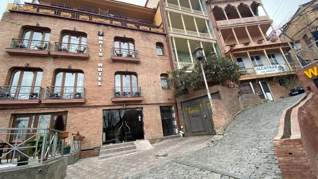 7 Baits Hotel-1