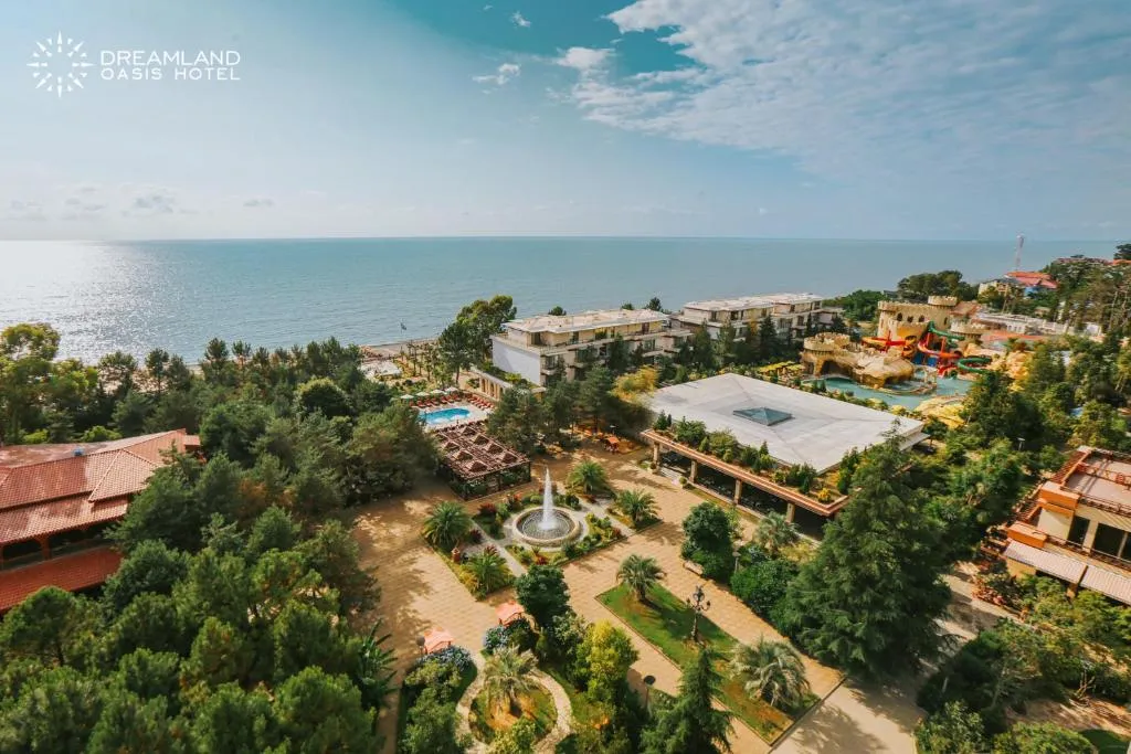 Hotel Dreamland Oasis-1