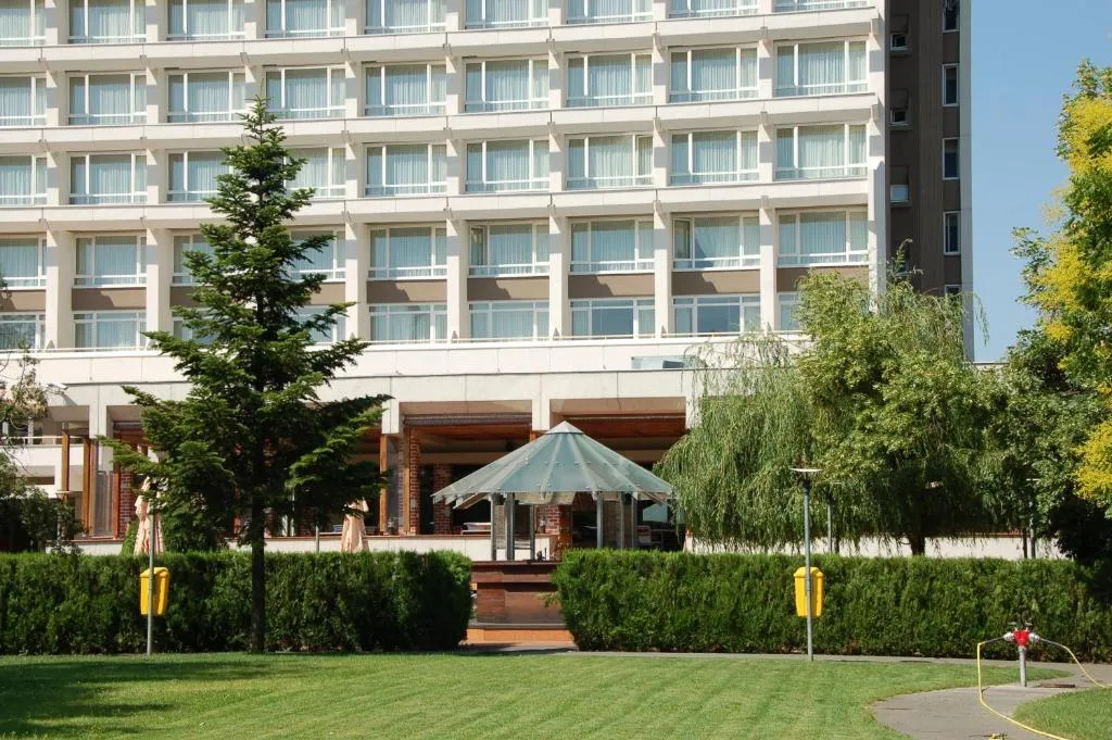 Ramada by Wyndham Bucharest Parc-1