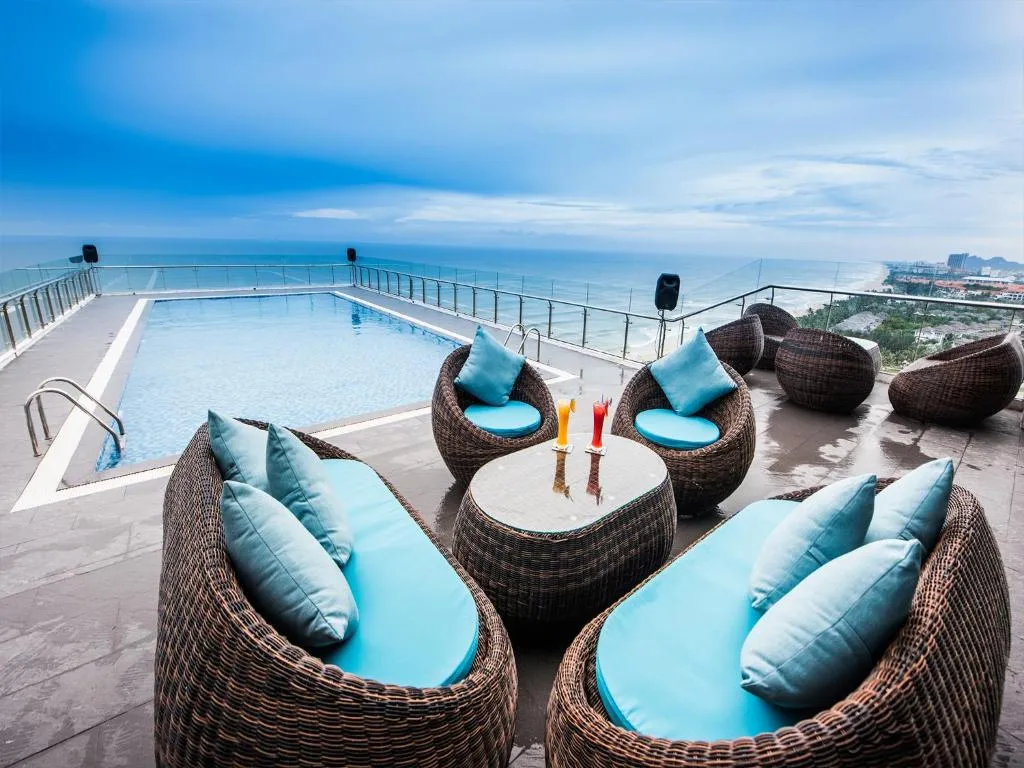 Yarra Ocean Suites Danang slide-5