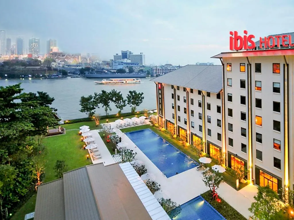 Ibis Bangkok Riverside slide-5