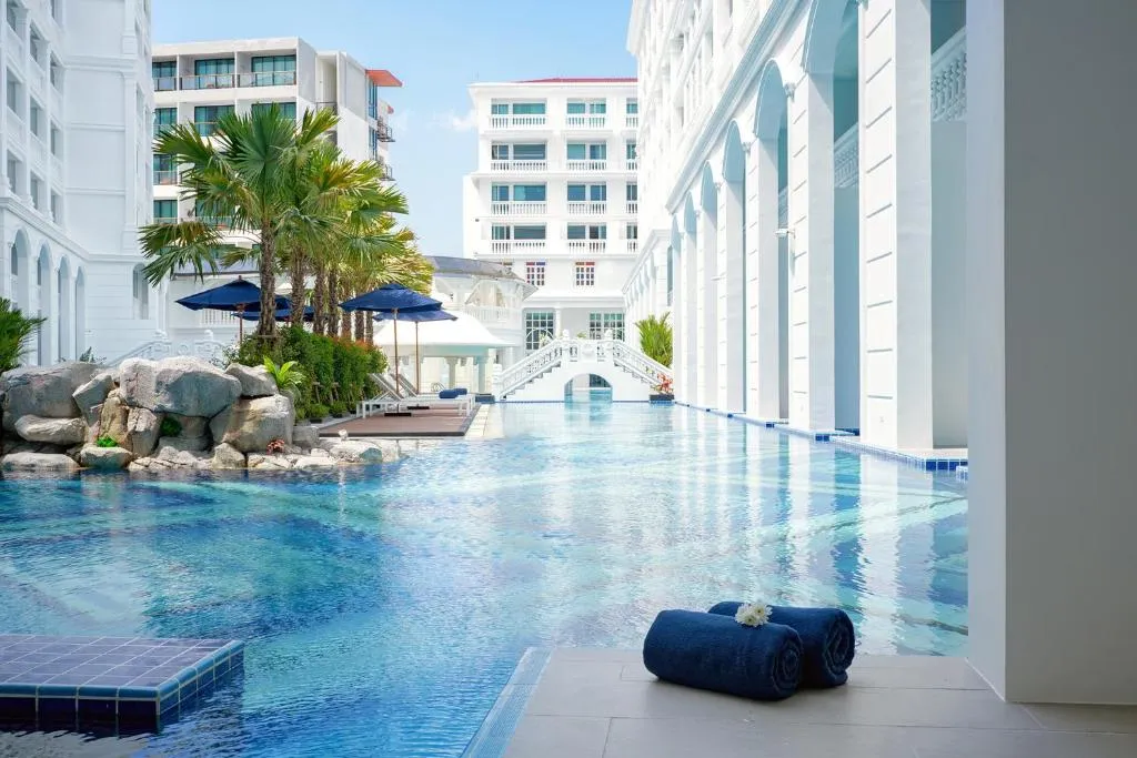 Movenpick Myth Hotel Patong Phuket slide-4