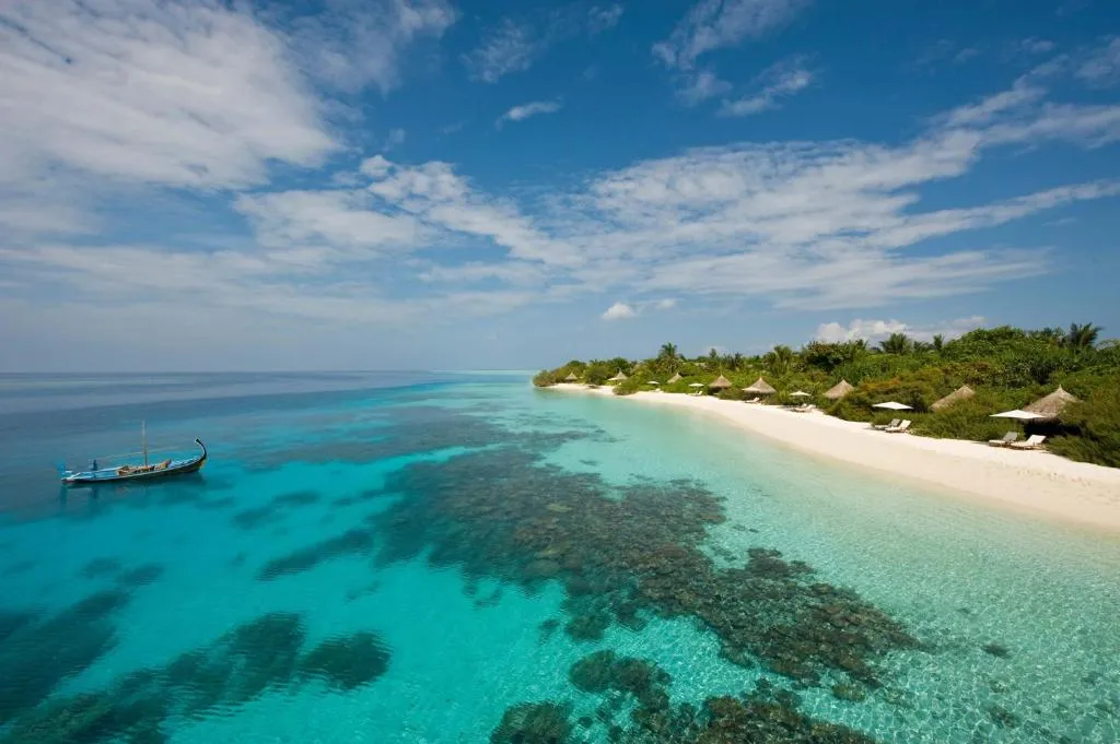 Four Seasons Resort Maldive hotel slide-5