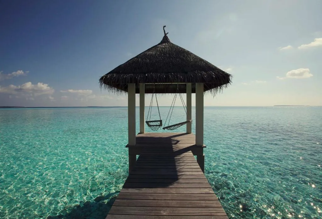 Four Seasons Resort Maldive hotel slide-3