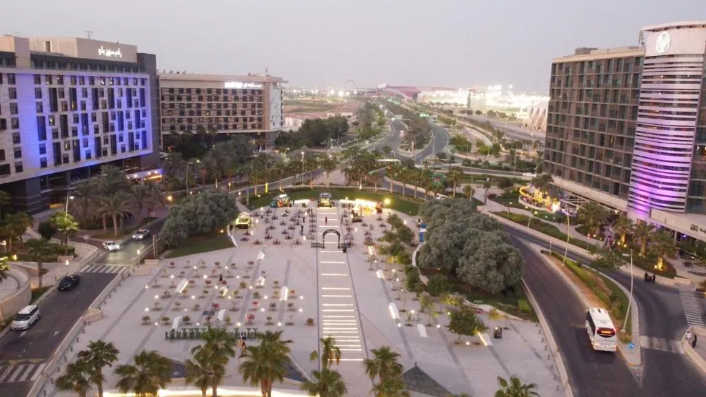 Crowne Plaza Abu Dhabi - Yas Island Hotel slide-4